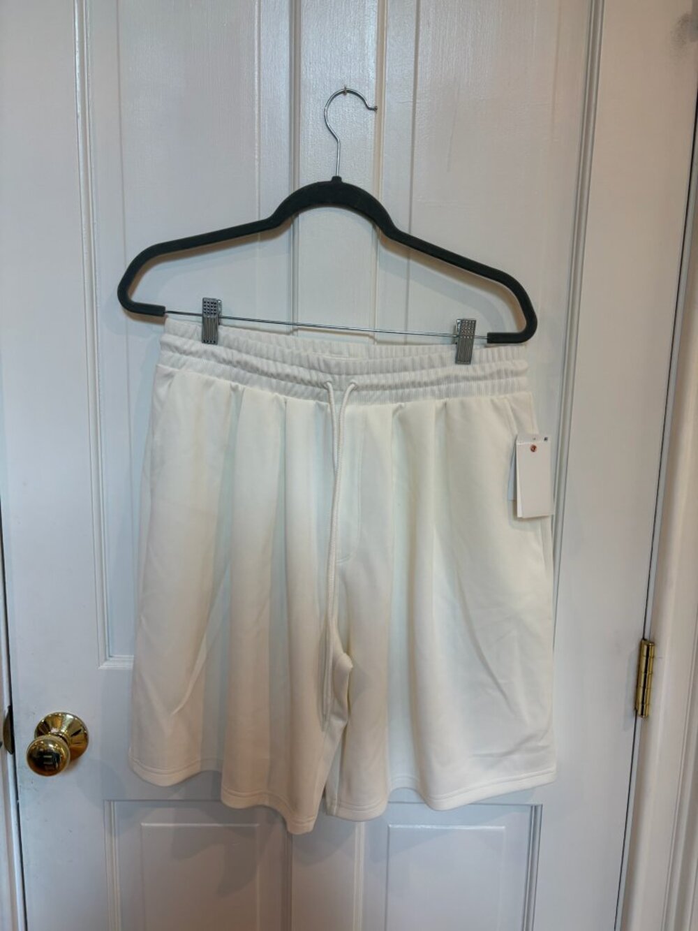 Good American Pleated Track Short, Size L, NWT